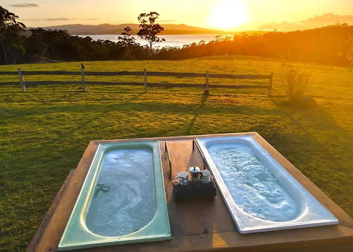Farm Stay & Iconic Water Views - 32 Zachary Drive