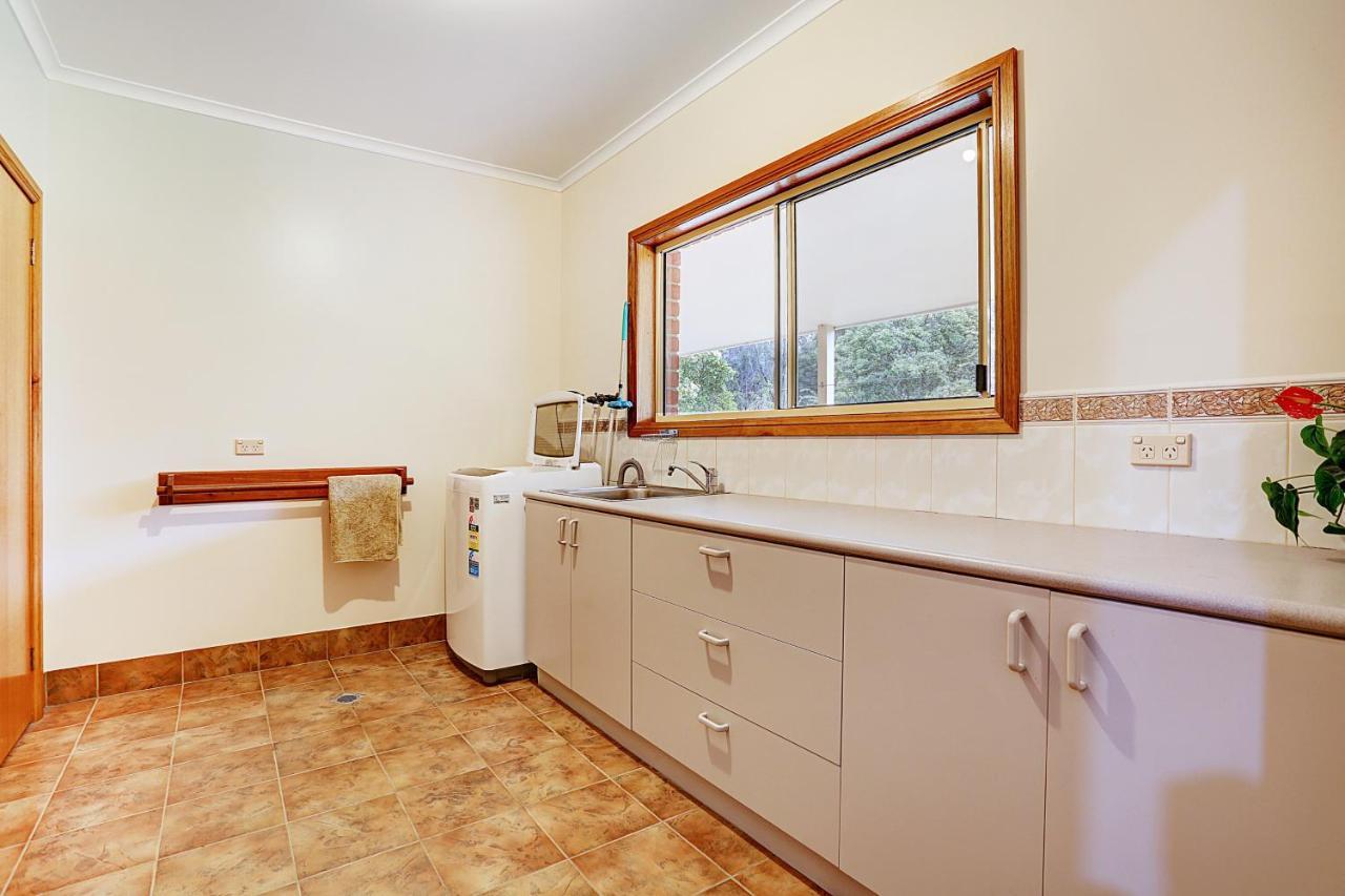 Farm & Iconic Water Views - 32 Zachary Drive Holiday home Mallacoota