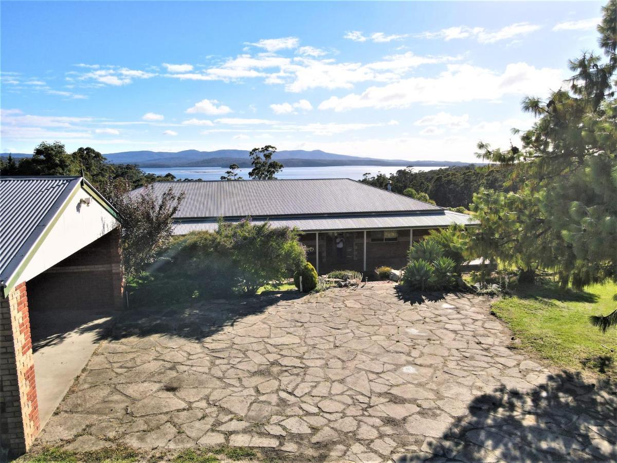 Farm & Iconic Water Views - 32 Zachary Drive